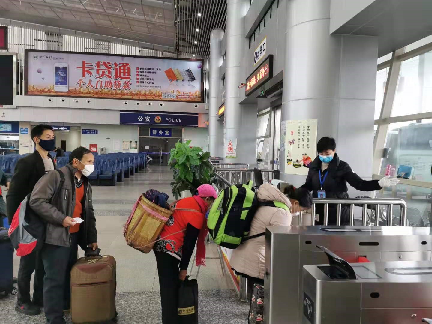 “东风靡动”专用检票通路.jpg