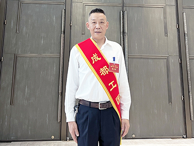 E:2023.66.28【工匠心灵】千淘万漉虽劳累，，，，，，，吹尽狂沙始到金——“成都工匠”  薛刚官网“成都工匠”薛刚.jpg
