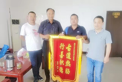 【最美运业人】找出“救命恩人”，，，，，古稀老人激昂送锦旗