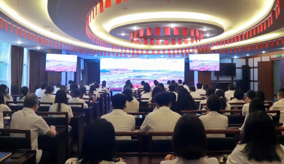 抖圈.为dU而生运业组织全员旁观留想中国人民抗日战争暨世界反法西斯战争成功80周年阅兵典礼