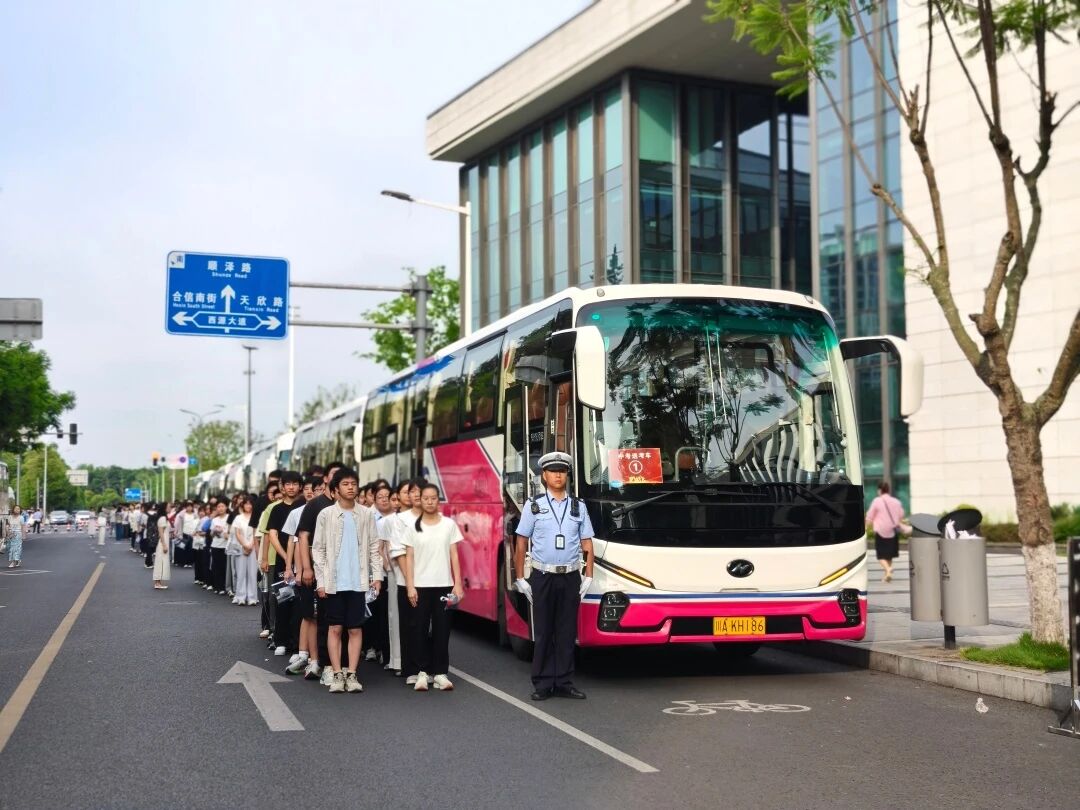 赴考路上 我们守护 | 抖圈.为dU而生运业圆满实现各项中考运输保险工作
